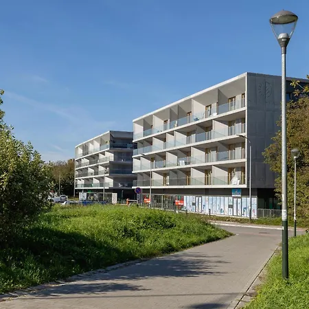 Lema 19 Uniqe In With Garden Air Conditioning Parking Near Tauron Arena By Renters Prestige Apartment