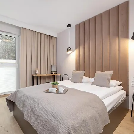 Bright In With Garden, Air Conditioning, Parking And Desk By Renters Prestige Apartment *