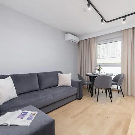 Lema 19 Uniqe In With Garden Air Conditioning Parking Near Tauron Arena By Renters Prestige Lägenhet Kraków