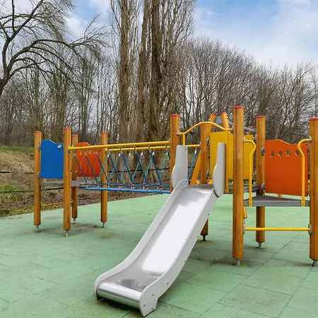 Bright In With Garden, Air Conditioning, Parking And Desk By Renters Prestige Krakow