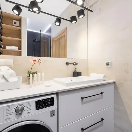 Lema 19 Uniqe In With Garden Air Conditioning Parking Near Tauron Arena By Renters Prestige