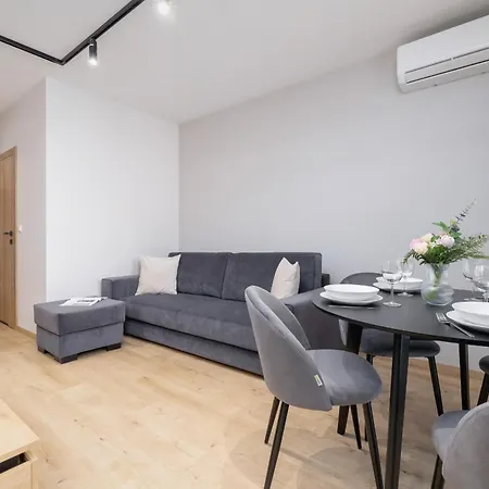 Bright In With Garden, Air Conditioning, Parking And Desk By Renters Prestige * Krakow