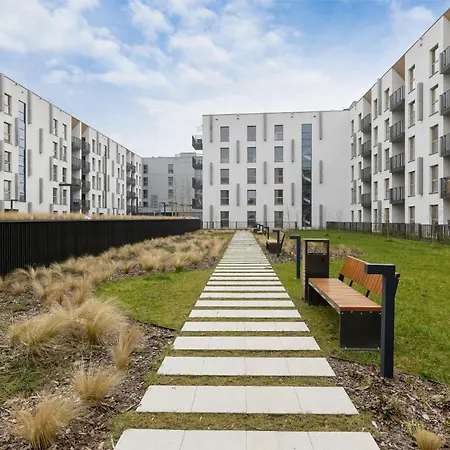 Apartment Bright In With Garden, Air Conditioning, Parking And Desk By Renters Prestige