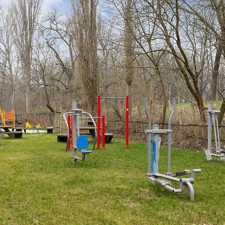 Bright In With Garden, Air Conditioning, Parking And Desk By Renters Prestige Krakow