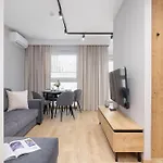 Lema 19 Uniqe In With Garden Air Conditioning Parking Near Tauron Arena By Renters Prestige アパート *